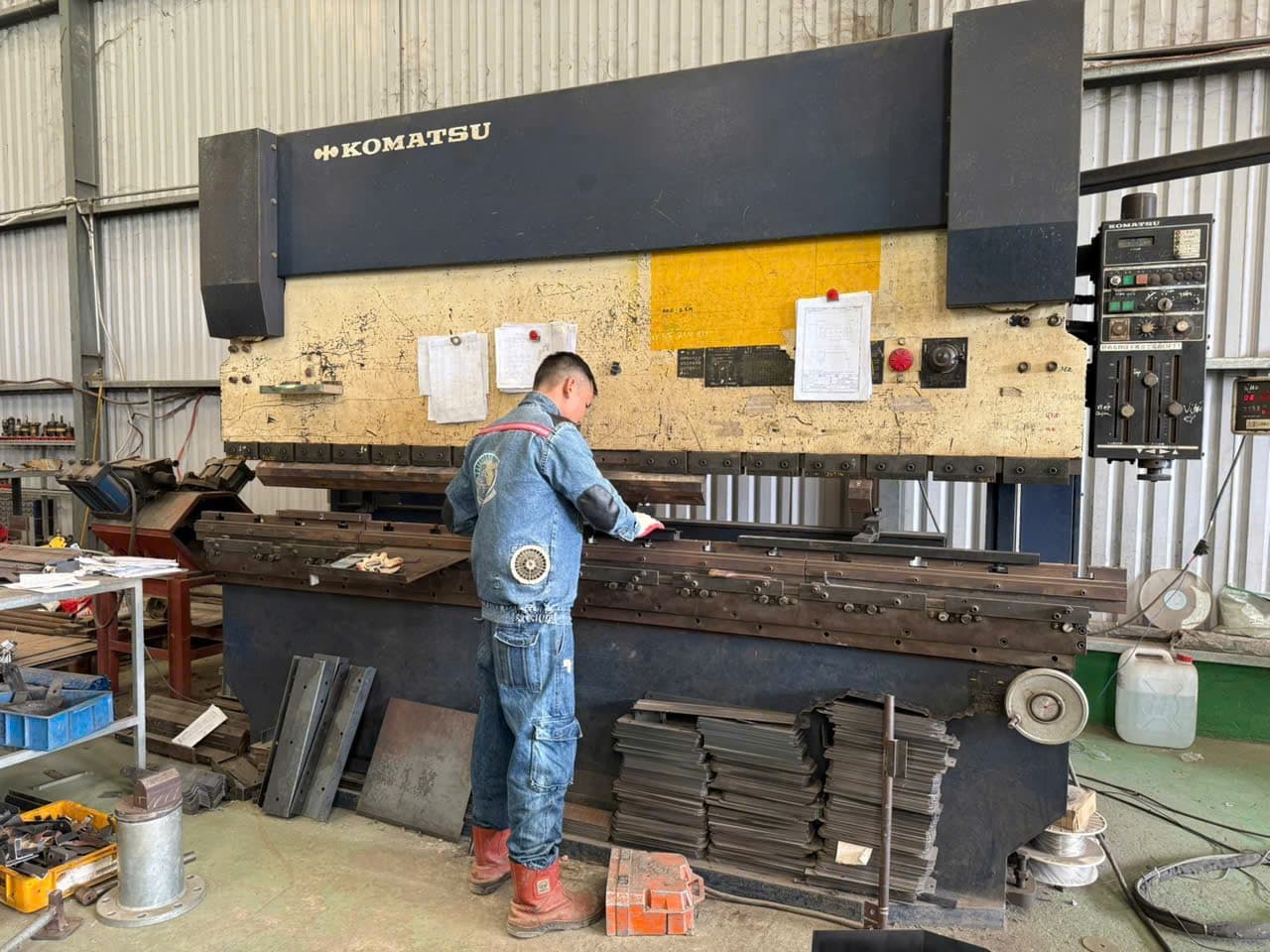 Chấn CNC